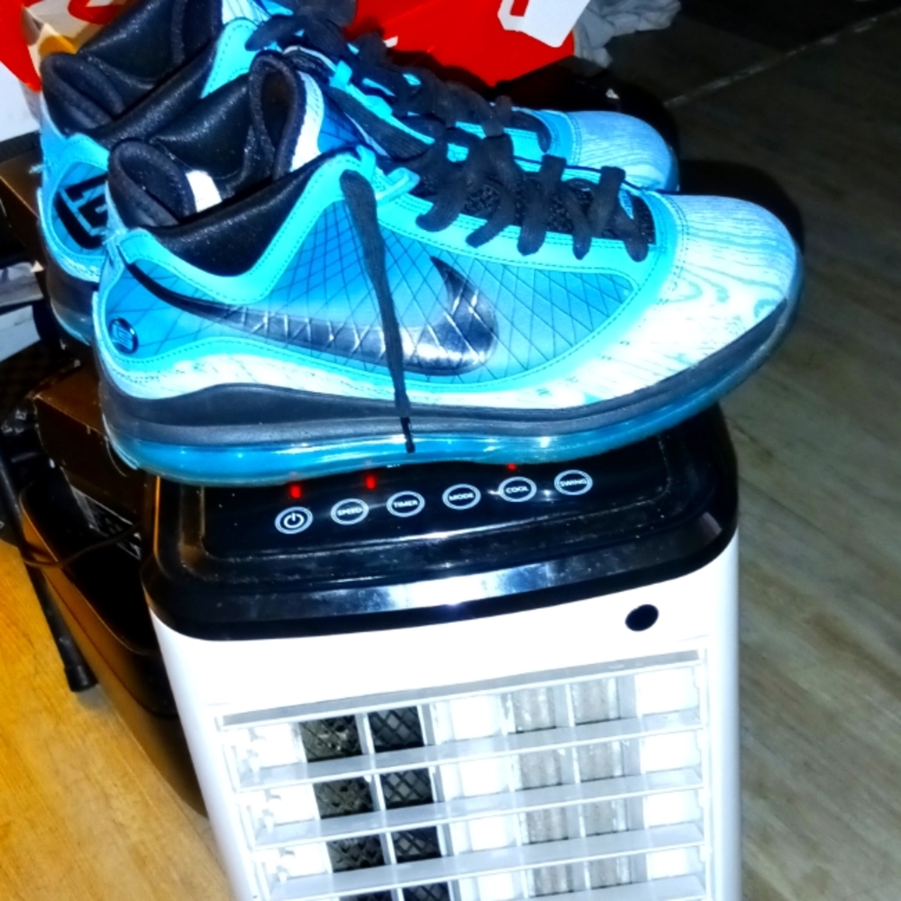LeBron James Nikes size 9 like new aqua blue